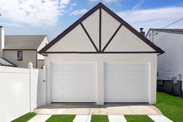 Detached Garage, Exterior
