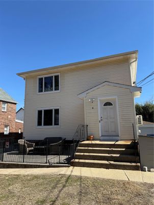 Exterior, Facade, American Foursquare