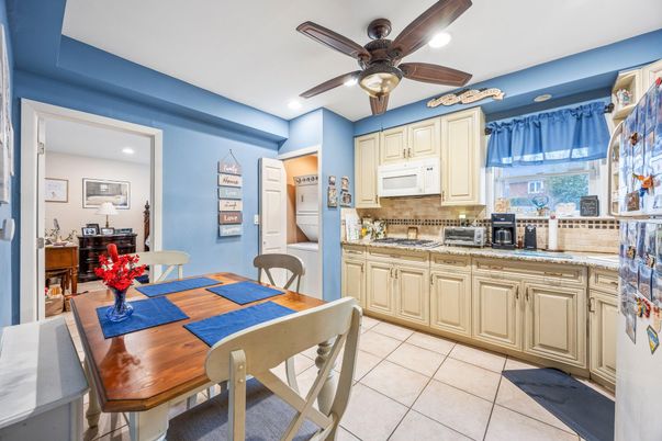 Dining room, Interior, Kitchen, Recessed Lighting