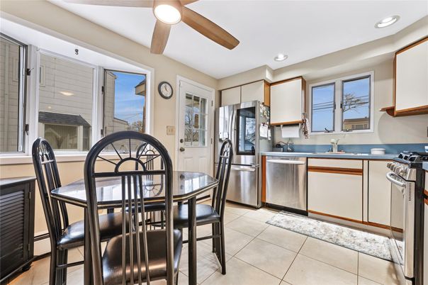 Dining room, Interior, Kitchen, Recessed Lighting, Stainless Steel Appliances