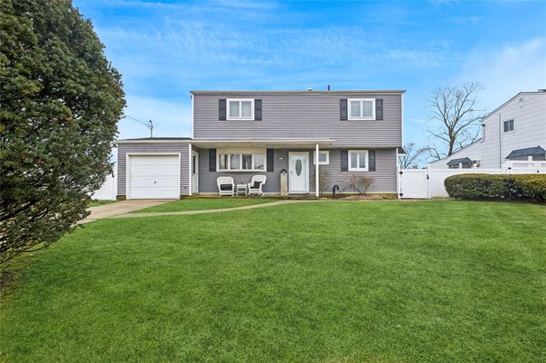 Attached, Backyard, Exterior, Facade, Split Level