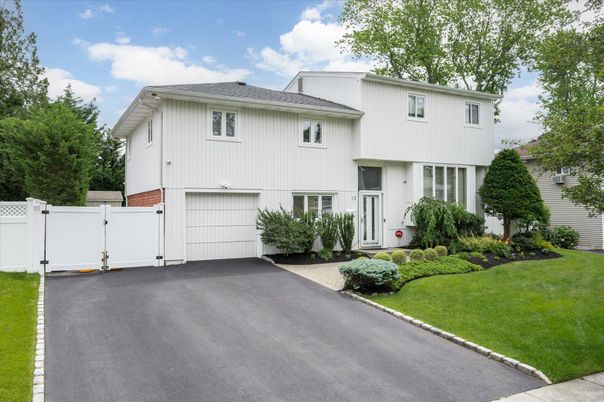 Attached, Exterior, Facade, Farmhouse