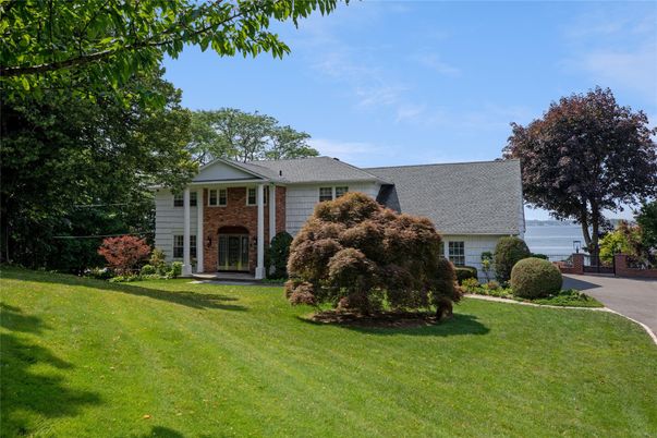 Backyard, Exterior, Facade, Brick Facade, Georgian
