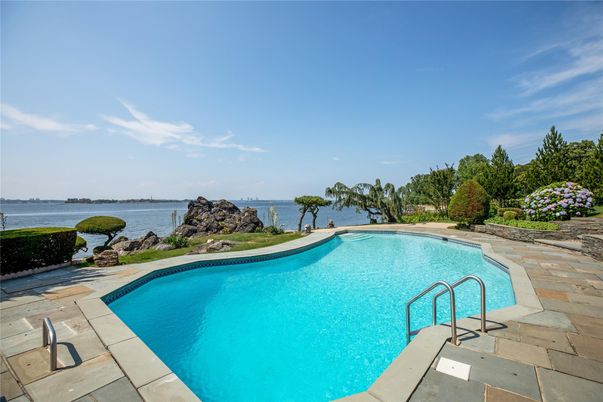 Exterior, Pool, Water