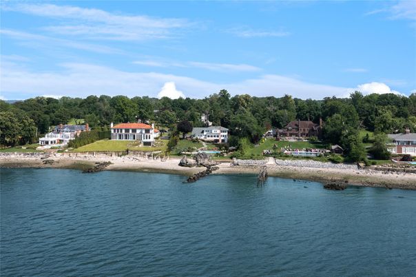 Exterior, Lake
