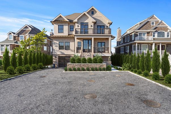 Exterior, Facade, Queen Anne Victorian