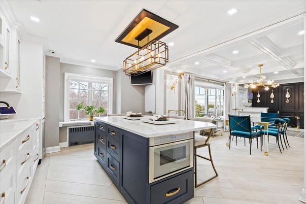 Chandelier, Dining room, Interior, Kitchen, Pendant Lights, Recessed Lighting, Wood Texture Flooring
