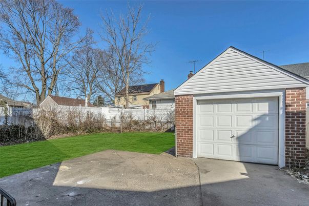 Detached Garage, Exterior