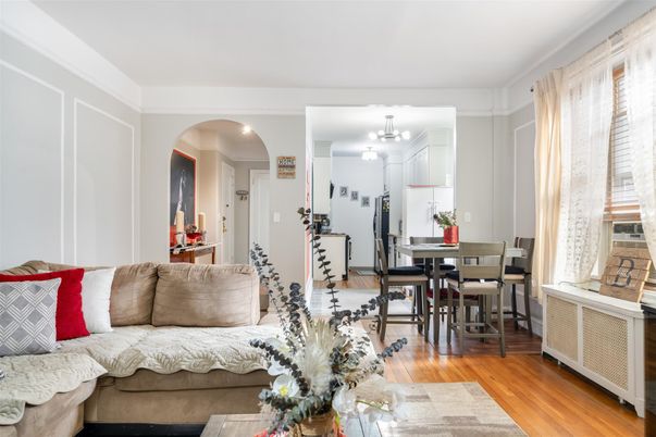 Chandelier, Dining room, Interior, Kitchen, Living room, Wood Texture Flooring