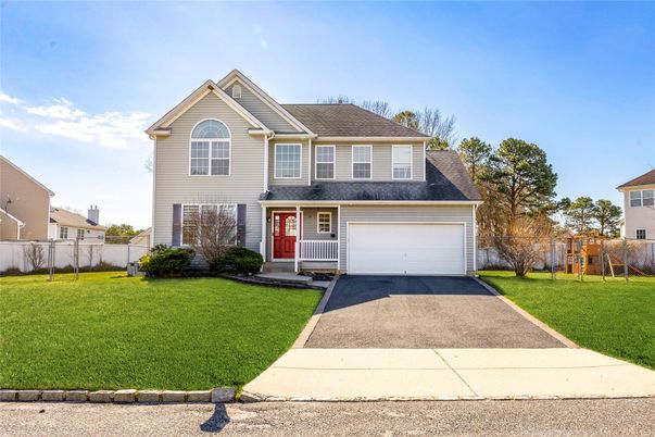 Attached, Exterior, Facade, Farmhouse