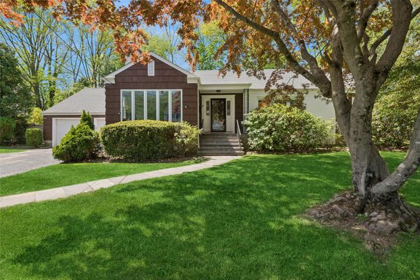 Attached, Exterior, Facade, Ranch