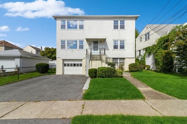 Attached, Exterior, Facade, Raised Ranch