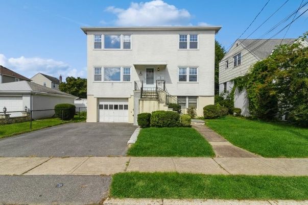 Attached, Exterior, Facade, Raised Ranch