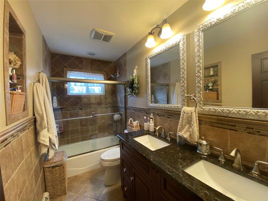 Bathroom, Dual Sink Vanities, Interior