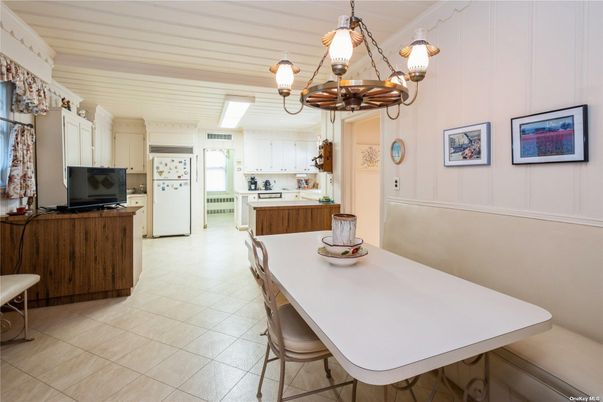 Chandelier, Dining room, Interior, Kitchen, Pendant Lights