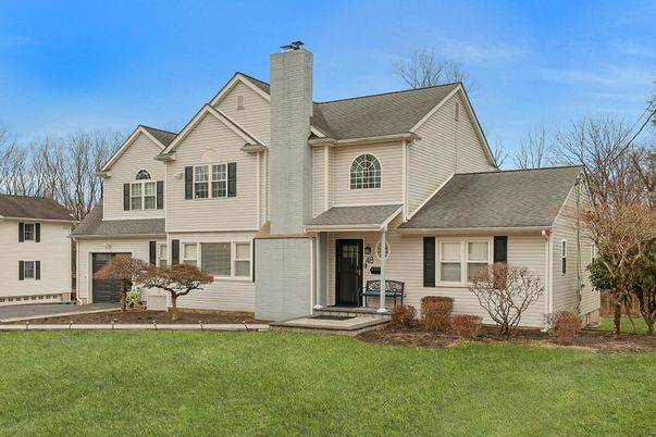 Attached, Exterior, Facade, Farmhouse