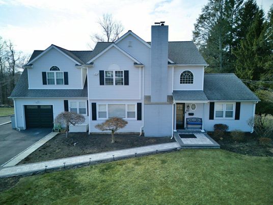 Attached, Exterior, Facade, Farmhouse