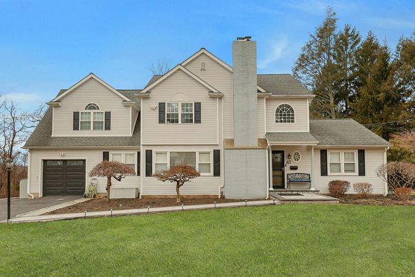 Attached, Exterior, Facade, Farmhouse