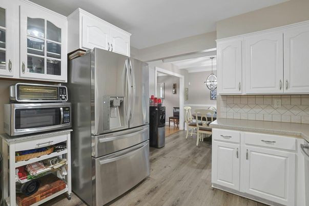 Dining room, Interior, Kitchen, Pendant Lights, Stainless Steel Appliances, Wood Texture Flooring
