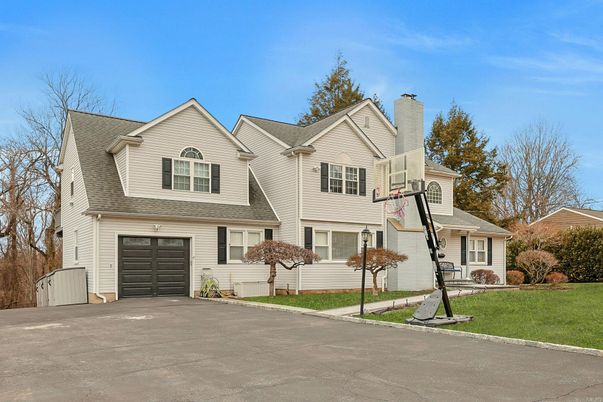 Attached, Exterior, Facade, Farmhouse