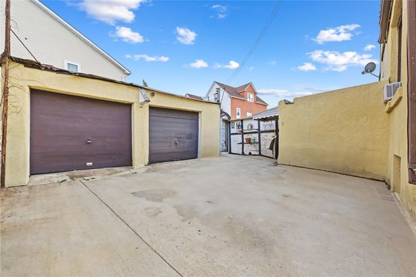 Detached Garage, Exterior