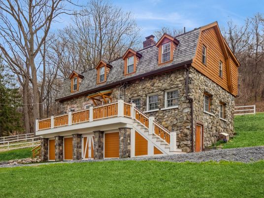 Exterior, Facade, Log Home