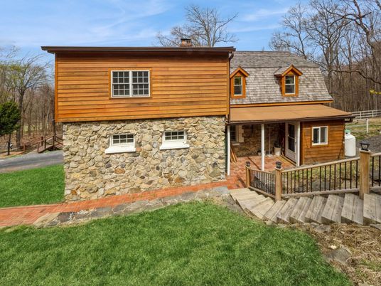 Exterior, Facade, Log Home