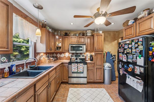 Interior, Kitchen, Pendant Lights, Recessed Lighting, Tile Countertops