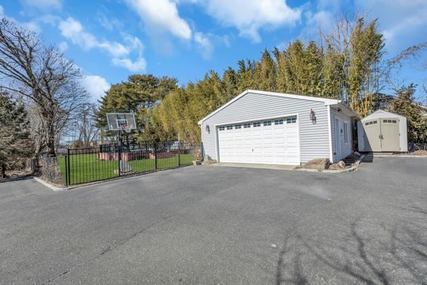 Detached Garage, Exterior