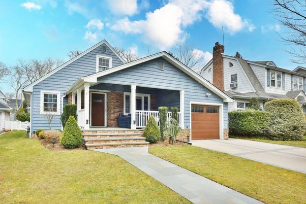 Attached, Exterior, Facade, Cape Cod