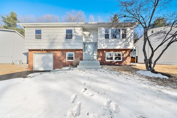 Attached, Exterior, Facade, Brick Facade, Raised Ranch