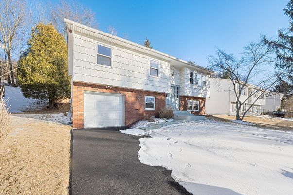 Attached, Exterior, Facade, Brick Facade, Raised Ranch