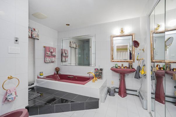Bathroom, Interior, Recessed Lighting