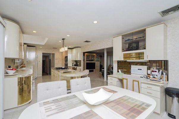 Chandelier, Dining room, Interior, Kitchen, Pendant Lights, Recessed Lighting, Stainless Steel Appliances