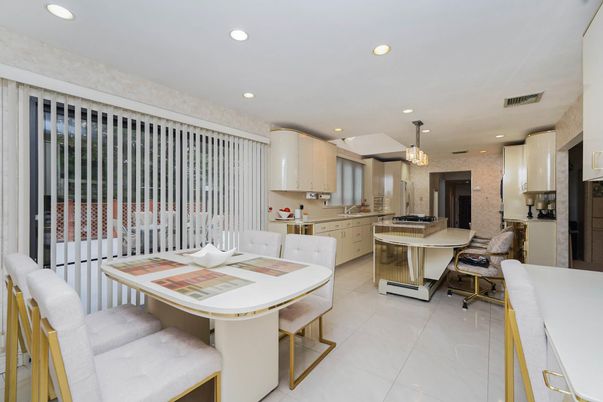 Chandelier, Dining room, Interior, Kitchen, Recessed Lighting, Stainless Steel Appliances