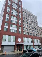 Attached, Exterior, Facade, Brick Facade, Chicago School