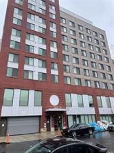 Attached, Exterior, Facade, Brick Facade, Chicago School