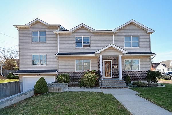Attached, Exterior, Facade, Rowhouse