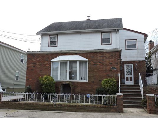 Exterior, Facade, Brick Facade, American Foursquare