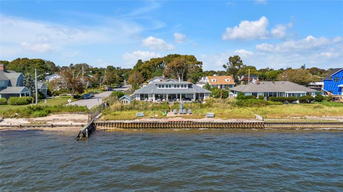 Exterior, Lake