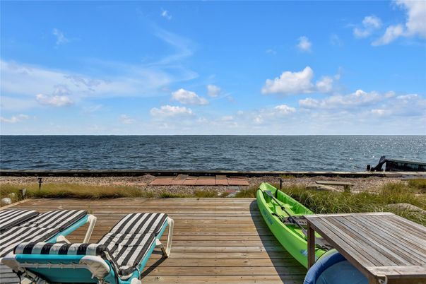 Exterior, Lake