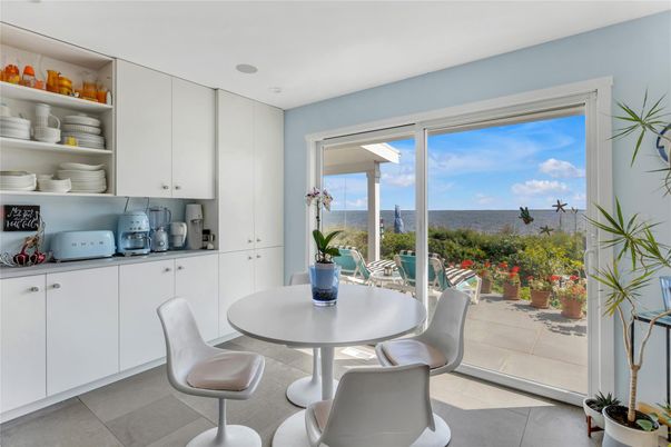 Dining room, Interior, Kitchen, Water