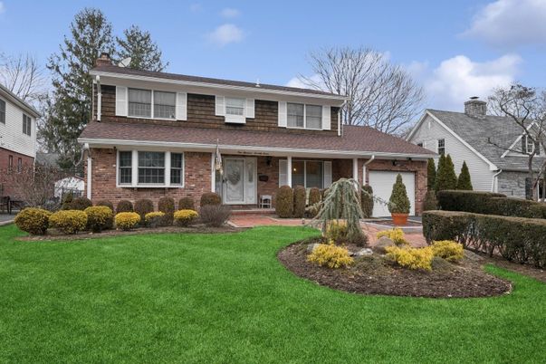Attached, Exterior, Facade, Brick Facade, Split Level