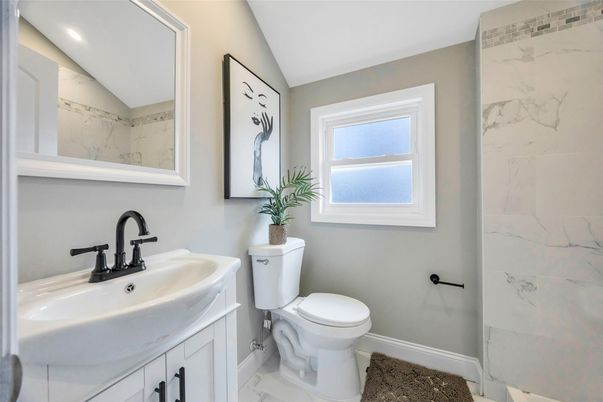 Bathroom, Interior, Marble, Marble Walls, Recessed Lighting