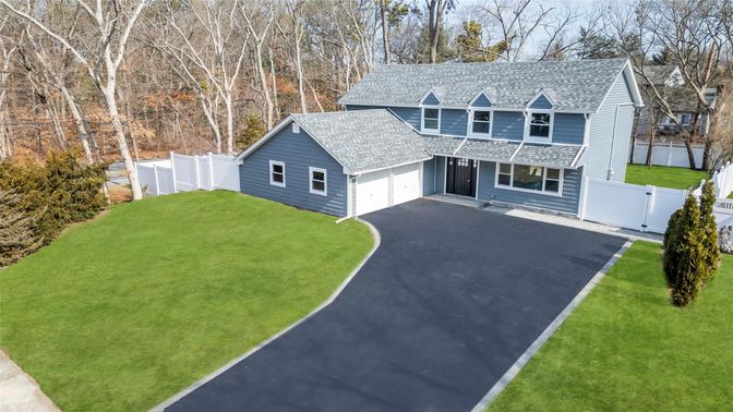 Attached, Exterior, Facade, Farmhouse