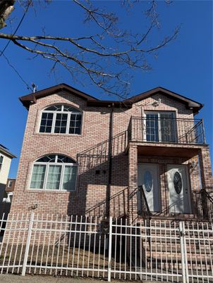 Exterior, Facade, Brick Facade, Rowhouse