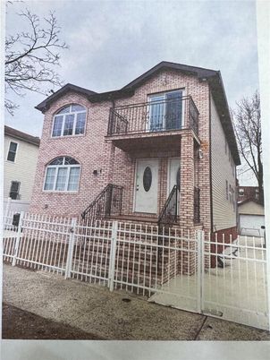 Exterior, Facade, Brick Facade, Rowhouse