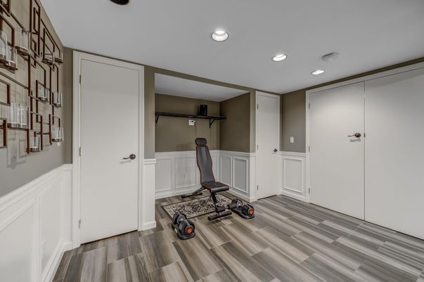 Fitness Equipment, Interior, Recessed Lighting, Wood Texture Flooring