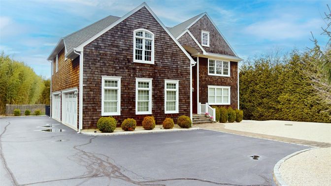 Attached, Exterior, Facade, Brick Traditional