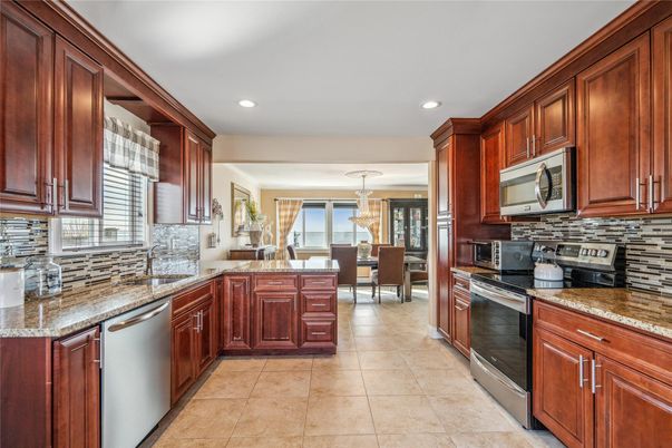 Chandelier, Dining room, Interior, Kitchen, Pendant Lights, Recessed Lighting, Stainless Steel Appliances